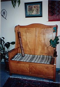 Oak settle